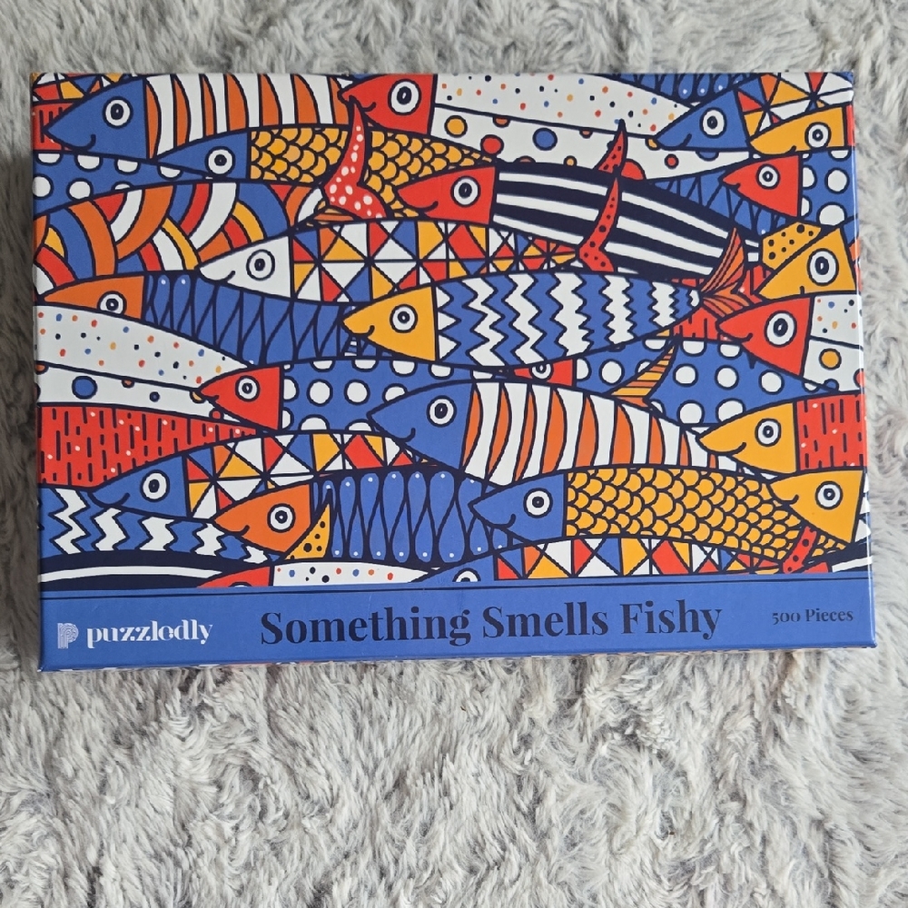 Puzzledly - Something Smells Fishy Colorful Fish 500 Piece Puzzle